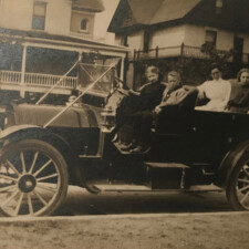 Picture 9 – In front - Hannah and Jim Golding (Hannah and John Darling). Seated in back -Charlotte Milner (Turner), Ina Roberts (Stephens) and Rose Golding (Darling) circa 1910. Image provided by Lynne Golding