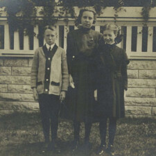 Picture 24 - Jim Golding, Ina Roberts and Hannah Golding (John Darling, Ina Stephens and Hannah Darling) circa 1910. Image provided by Lynne Golding