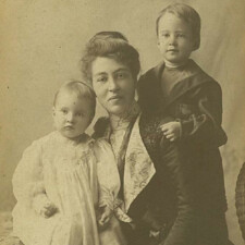Picture 13 - Rose, Hannah and Jim Golding (Rose, Hannah and John Darling) circa 1904. Image provided by Lynne Golding
